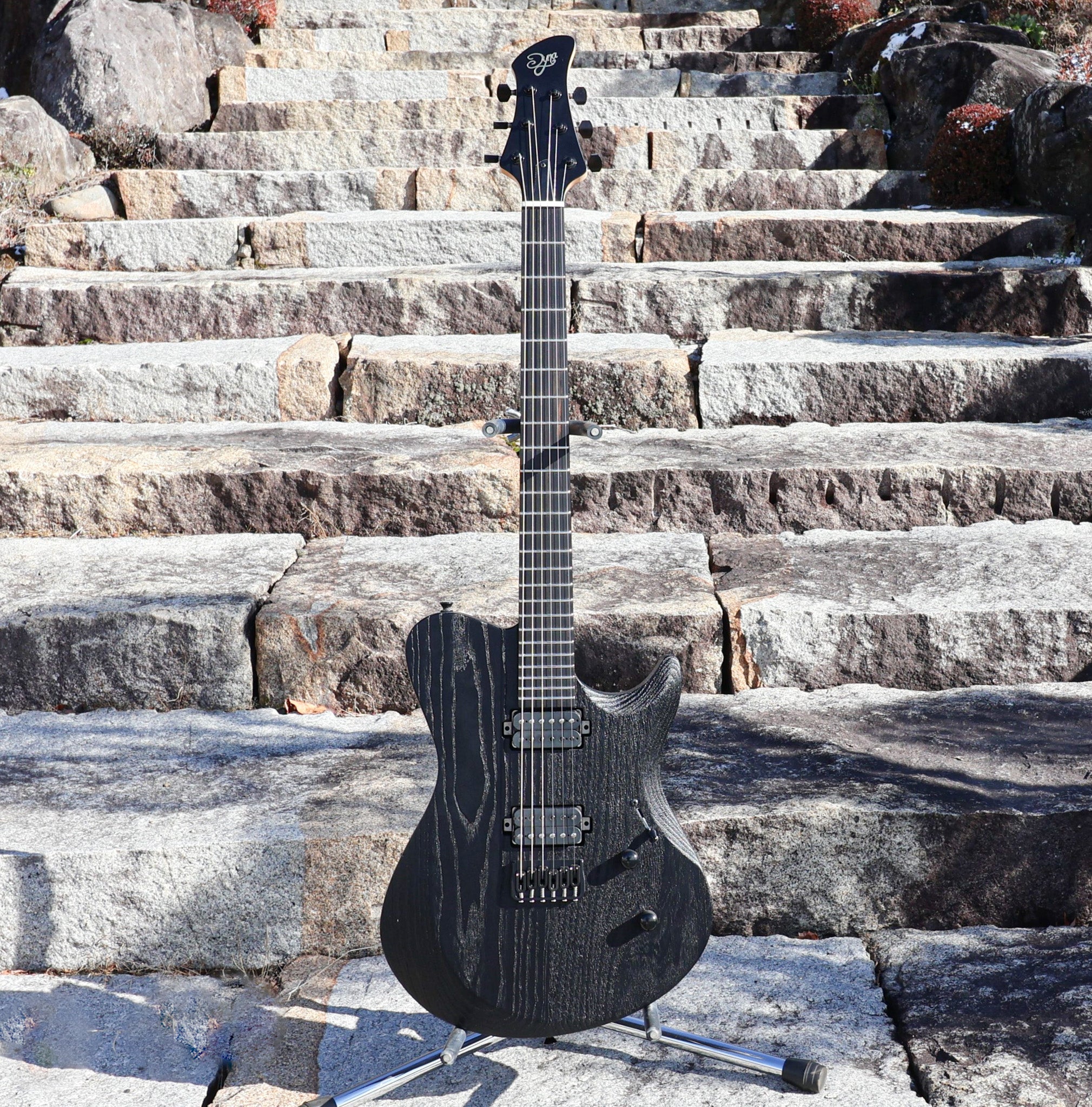 MOTIVE-II 6strings / Grind Black